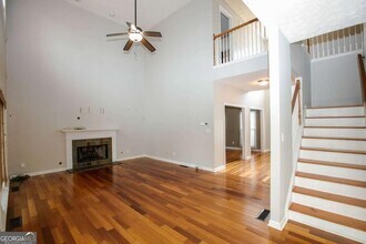 435 Chandler Ct in Sugar Hill, GA - Foto de edificio - Building Photo