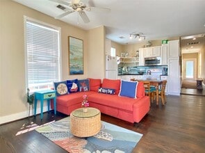 3615 1/2 Ursuline St in Galveston, TX - Building Photo - Building Photo