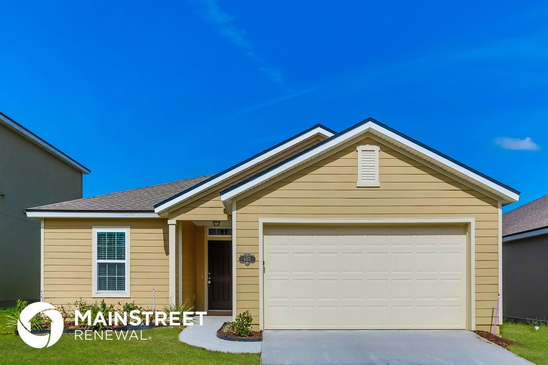 4303 Packer Meadow Way in Middleburg, FL - Building Photo
