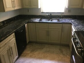 10924 124th Ave N in Largo, FL - Foto de edificio - Building Photo