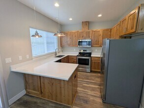 1069-1071 Big Fir Pl S in Salem, OR - Building Photo - Building Photo