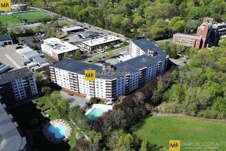 131 Coolidge Ave, Unit 420 in Watertown, MA - Foto de edificio - Building Photo