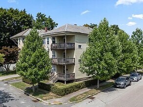 97 Courtland St in Worcester, MA - Building Photo - Building Photo