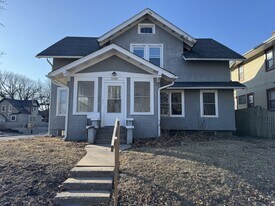 2702 Leclaire St in Davenport, IA - Building Photo