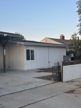 19333 Friar St in Tarzana, CA - Foto de edificio - Building Photo