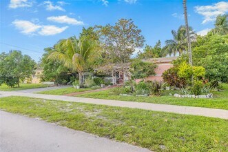 1041 NW 196th Terrace in Miami, FL - Building Photo - Building Photo
