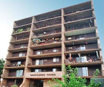 Sandilands Tower in Windsor, ON - Building Photo