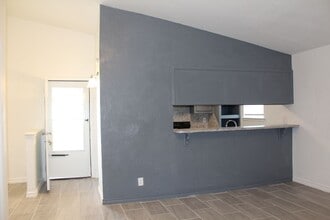 1006 Straka Terrace in Oklahoma City, OK - Building Photo - Building Photo