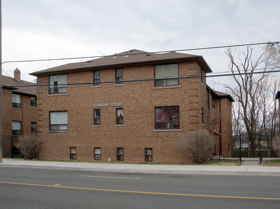 1633 Kingston Rd in Toronto, ON - Building Photo