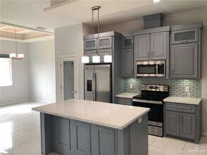 1205 S Rockport St in Mission, TX - Building Photo - Building Photo