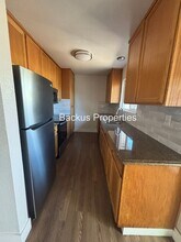 33 Deer St in Salinas, CA - Foto de edificio - Building Photo