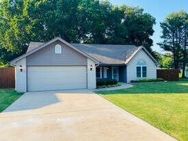 104 Ivy Pl in Bentonville, AR - Building Photo