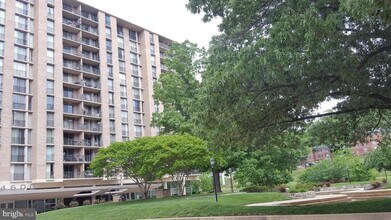 4600 Miles Dr in Arlington, VA - Building Photo - Building Photo