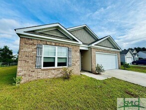 623 Hogan Dr in Richmond Hill, GA - Foto de edificio - Building Photo