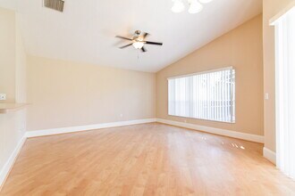 5147 Pond View Ct in Zephyrhills, FL - Building Photo - Building Photo