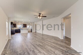 9811 Marbach Brk in San Antonio, TX - Foto de edificio - Building Photo