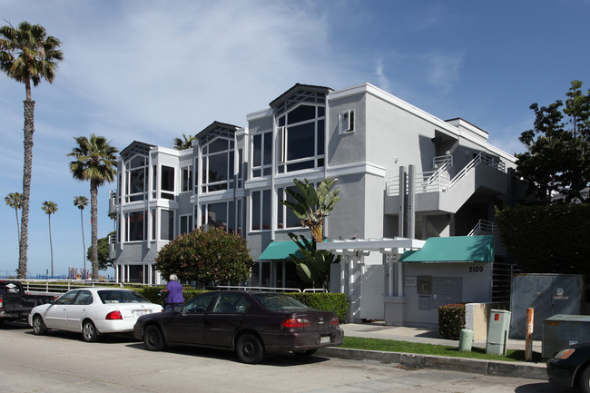 2120 Vallecitos in La Jolla, CA - Foto de edificio - Building Photo