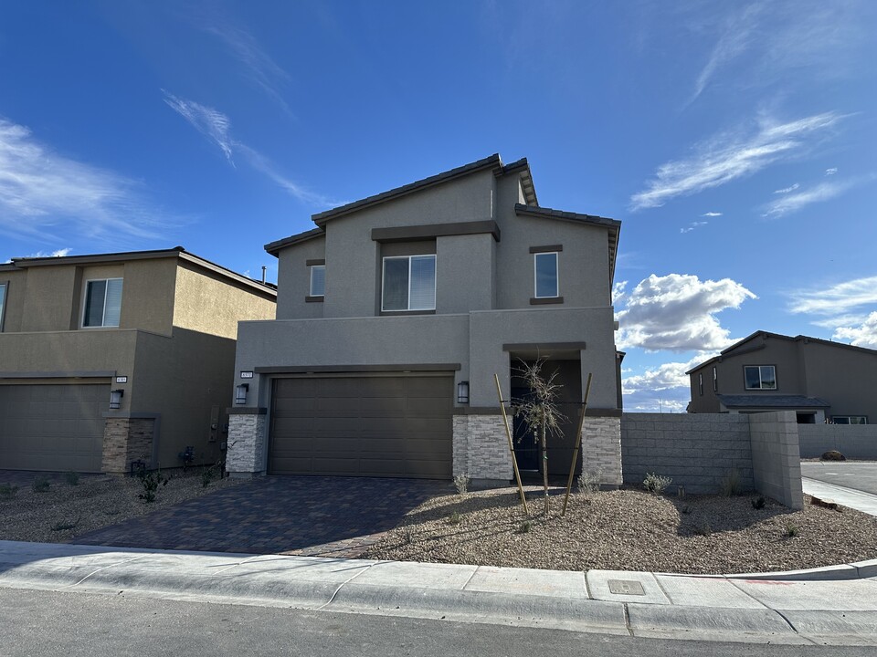 8371 Meridian Rdg Ave in Las Vegas, NV - Building Photo