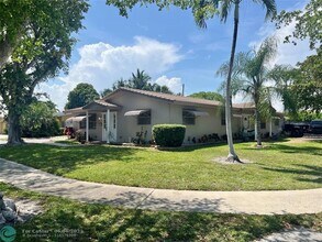 2167 NE 56th Ct in Fort Lauderdale, FL - Foto de edificio - Building Photo
