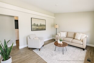 1700 Kay Dr in Florissant, MO - Building Photo