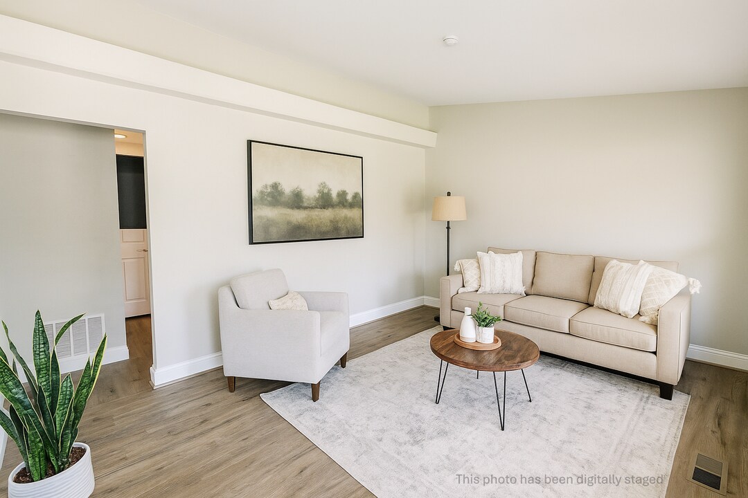 1700 Kay Dr in Florissant, MO - Building Photo