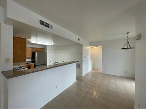 2325 Windmill Pkwy in Henderson, NV - Building Photo - Building Photo