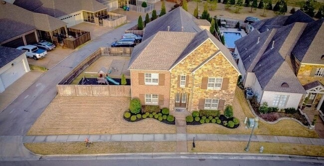 1820 Enclave Hollow Ln E in Germantown, TN - Foto de edificio - Building Photo