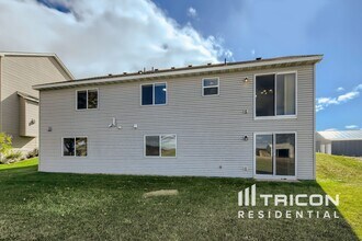 24796 Superior Dr in Rogers, MN - Building Photo - Building Photo