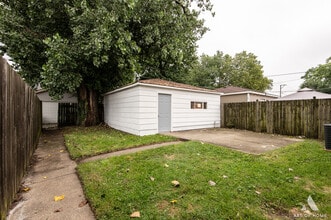 7649 S Paxton Ave in Chicago, IL - Building Photo - Building Photo