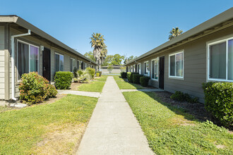 Alamo Garden Apartments - Income Restrictions in Vacaville, CA - Building Photo - Building Photo