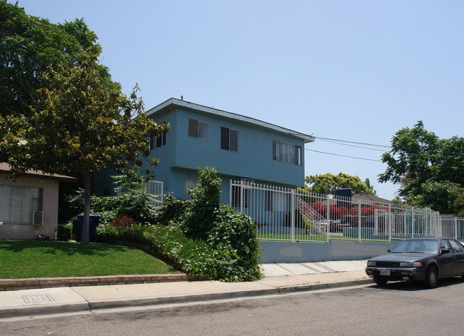 33 Woodlawn Ave in Chula Vista, CA - Foto de edificio - Building Photo