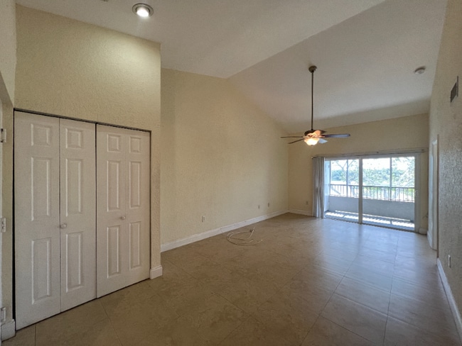 2803 N Oakland Forest Dr in Oakland Park, FL - Building Photo - Building Photo