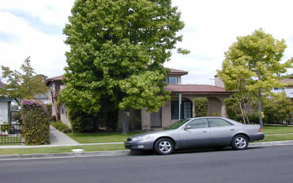 10771 Walnut St in Los Alamitos, CA - Foto de edificio - Building Photo