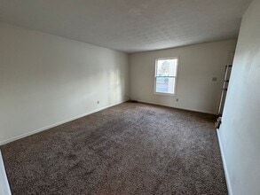 107 Grogan Cir in Paducah, KY - Building Photo - Building Photo