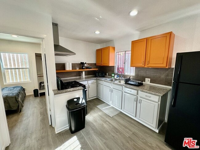 property at 523 1/2 W 56th St