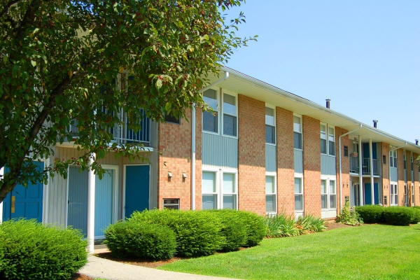 Hampton Court in Indiana, PA - Building Photo