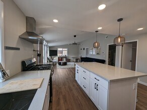 3443 33rd Ave W, Unit 3445 upper duplex in Seattle, WA - Building Photo - Building Photo