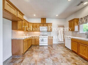 400 James Ct in Red Bluff, CA - Building Photo - Building Photo