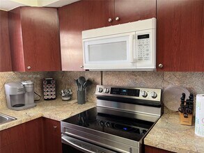 7328 SW 82nd St in Miami, FL - Building Photo - Building Photo