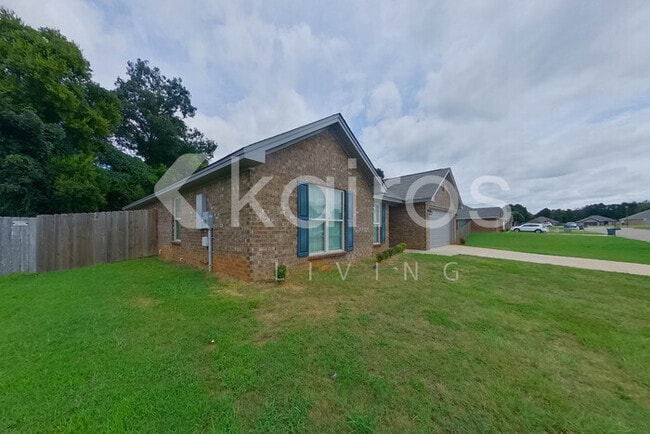 265 Silver Pointe Dr in Elmore, AL - Building Photo - Building Photo