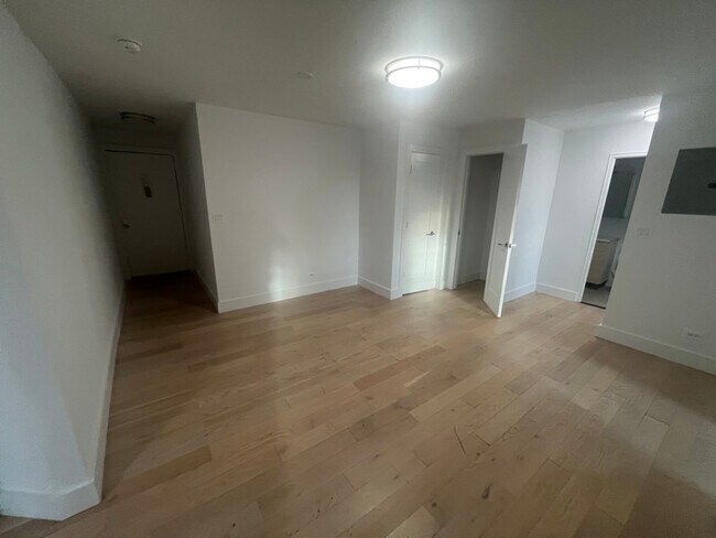 62-60-6299 99th St in Rego Park, NY - Building Photo - Building Photo