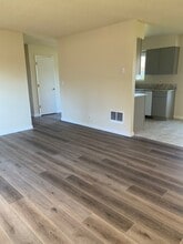 Saddle Butte Duplexes in Winchester, OR - Foto de edificio - Building Photo