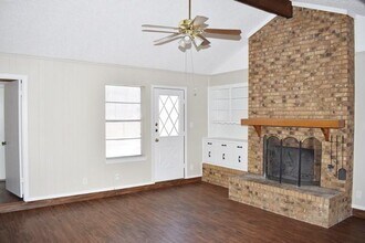 8321 Oak Ct in North Richland Hills, TX - Building Photo - Building Photo