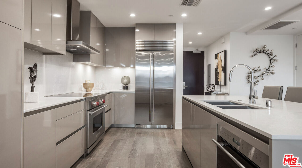 728 N Sweetzer Ave in Los Angeles, CA - Building Photo