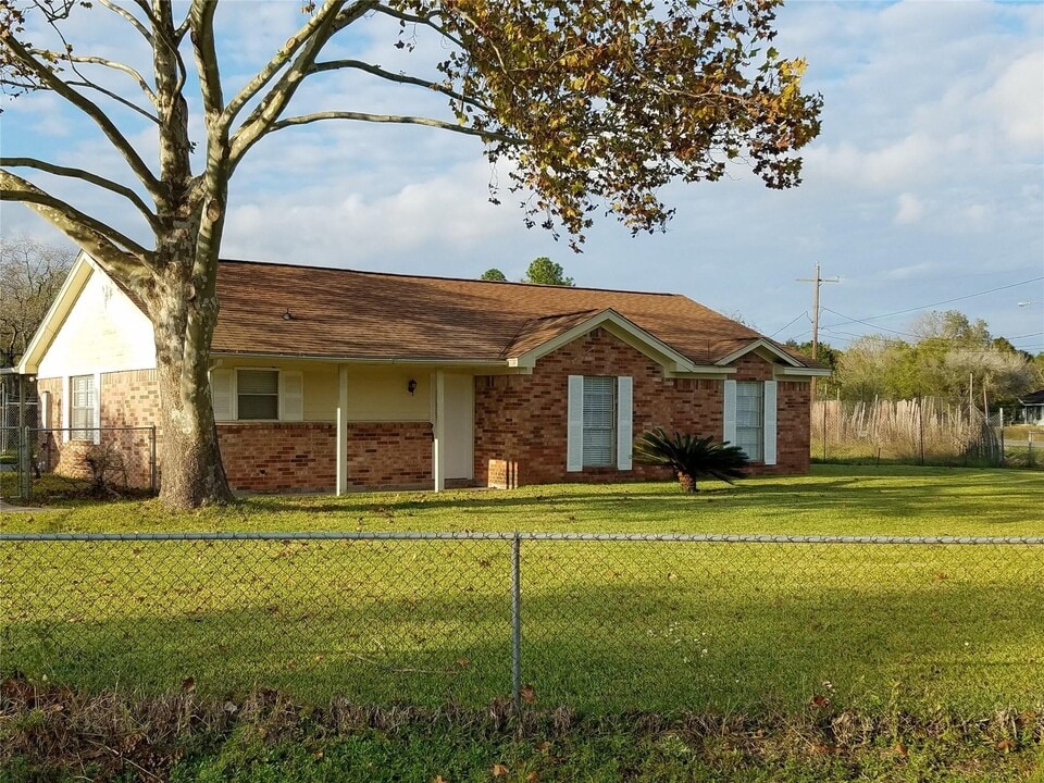 6715 Grace Ln in Pearland, TX - Building Photo