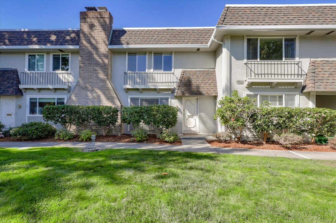 66 Miramonte Dr in Moraga, CA - Building Photo