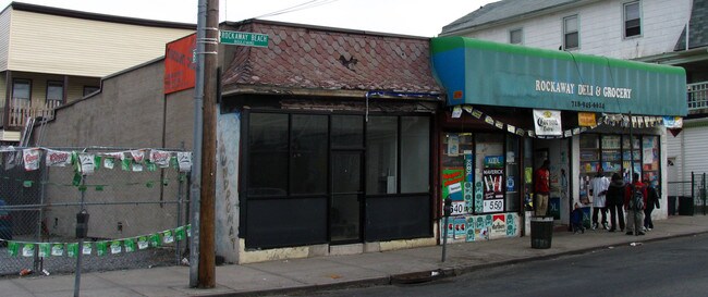 112-30 Rockaway Beach Blvd in Rockaway Park, NY - Building Photo - Building Photo