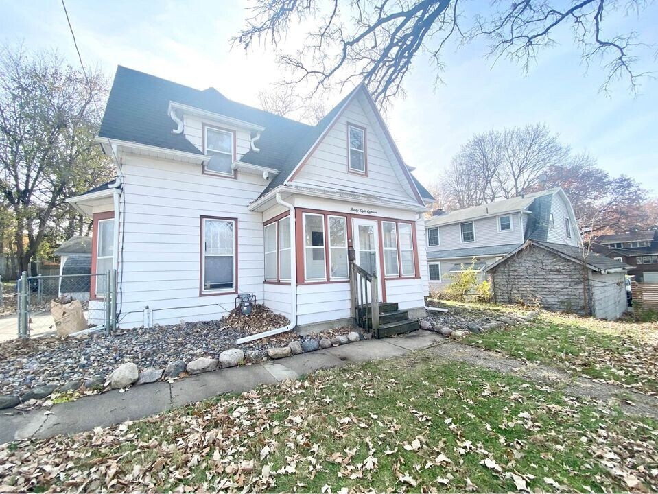 3818 University Ave in Des Moines, IA - Building Photo
