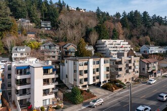 4224 Beach Dr SW in Seattle, WA - Building Photo - Building Photo