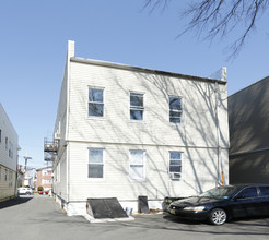 956 Grove St in Elizabeth, NJ - Building Photo - Building Photo